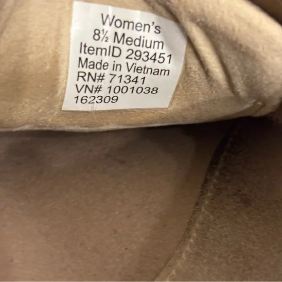 L.L. Bean Tan Flats Preppy Boat Shoes with Classic Stitching - Picture 6 of 6